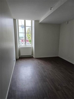 t3 à la location -   89200  AVALLON, surface 75 m2 location t3 - UBI440994962